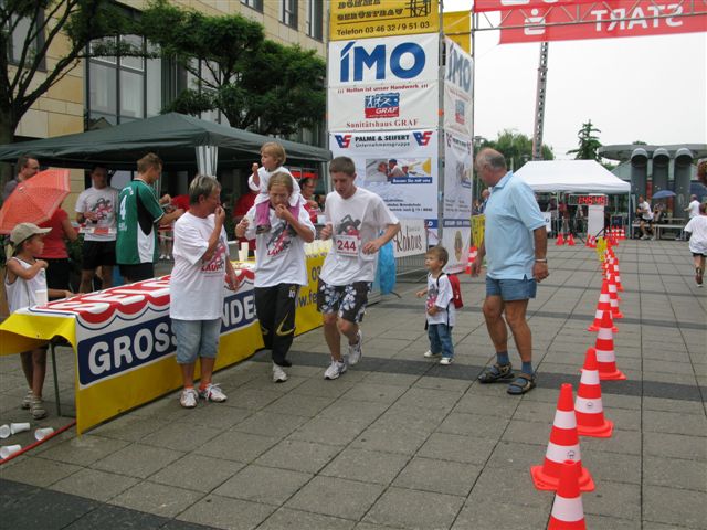 ../Images/BenefizlaufMerseburg2010 (75).jpg